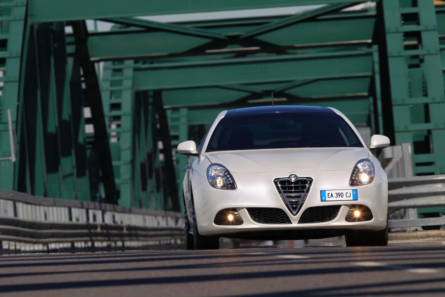  Alfa Romeo Giulietta 2010 года  (фото 35 из 61)